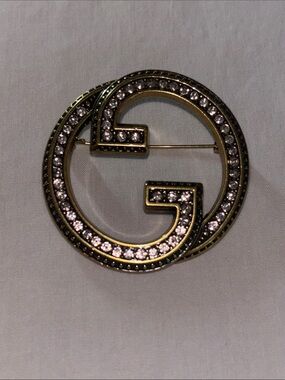 Fashion Jewelry Gold-tone Clear Rhinestone Circular 'G' Brooch